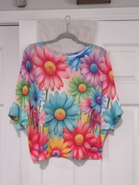 Bright Multi-Color Floral Women's Top Size L EUC Very Lightweight Sweater/Top